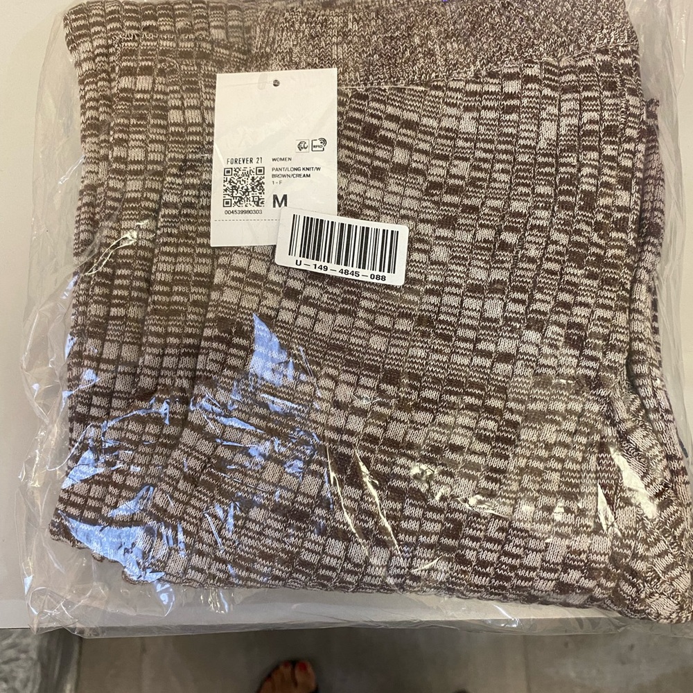 Knit pants.